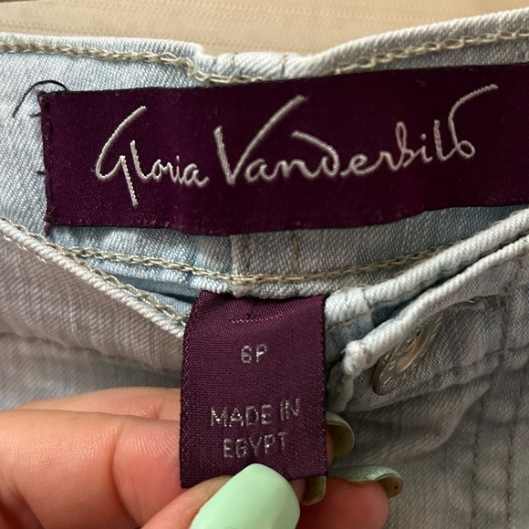 ⚫️ BOGO Gloria Vanderbilt light wash women’s jeans size 6P stretchy waistband - Picture 4 of 6